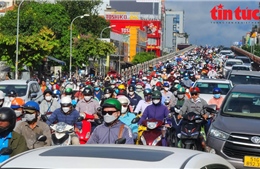 TP Hồ Chí Minh: Hàng loạt tuyến đường ùn tắc trong sáng khai giảng năm học mới