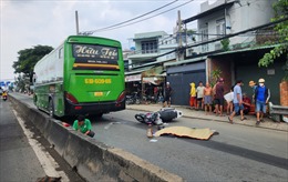 TP Hồ Chí Minh: Xe khách va chạm xe máy, 1 người tử vong