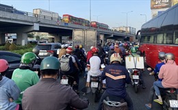 Hàng loạt tuyến đường ở TP Hồ Chí Minh ùn tắc nghiêm trọng những ngày giáp Tết 