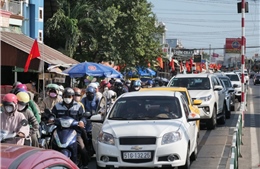 TP Hồ Chí Minh: Người dân trở về sau kỳ nghỉ Tết, nhiều khu vực giao thông ùn ứ