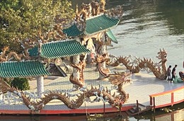 Độc đáo miếu cổ &#39;cõng&#39; trên mình hơn 100 con rồng uốn lượn giữa sông Vàm Thuật 