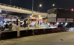 TP Hồ Chí Minh: Hai người đi xe máy tử vong khi va chạm với xe tải
