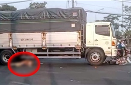 TP Hồ Chí Minh: Va chạm xe tải, hai người tử vong