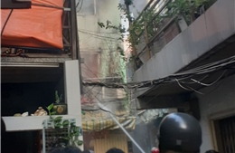 TP Hồ Chí Minh: Nhà 2 tầng trong hẻm bị cháy, có nguy cơ đổ sập