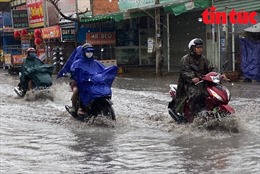 TP Hồ Chí Minh: Một số tuyến đường chìm trong nước sau cơn mưa lớn đầu mùa