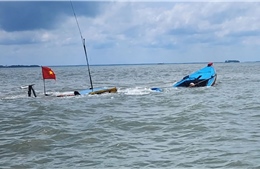 TP Hồ Chí Minh: Sóng lớn đánh chìm 1 tàu cá trên khu vực biển Cần Giờ 