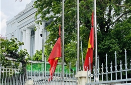 Nhiều trụ sở cơ quan, đơn vị TP Hồ Chí Minh treo cờ rủ tưởng niệm Tổng Bí thư Nguyễn Phú Trọng 