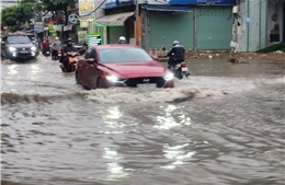 TP Hồ Chí Minh: Nhiều tuyến đường ngập sâu sau cơn mưa lớn