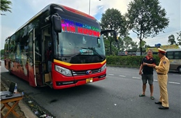 TP Hồ Chí Minh: Nhiều xe vận tải vi phạm quy định giám sát hành trình và thẻ nhận dạng