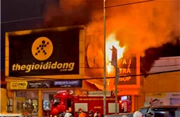 TP Hồ Chí Minh: Cháy cửa hàng thế giới di động 