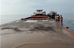 Cảnh sát biển bắt giữ tàu vận chuyển cát không rõ nguồn gốc