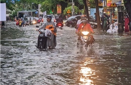 TP Hồ Chí Minh: Nhiều tuyến đường ngập sâu sau cơn mưa lớn