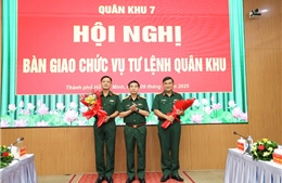 Đại tướng Phan Văn Giang chủ trì Hội nghị bàn giao chức vụ Tư lệnh Quân khu 7