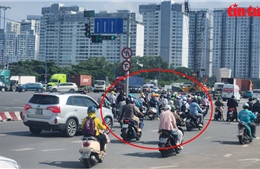 TP Hồ Chí Minh: Nút giao An Phú tiềm ẩn nguy cơ tai nạn do xe máy tạt đầu ô tô