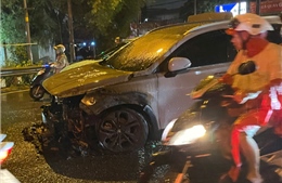 Ô tô 7 chỗ bốc cháy khi đang lưu thông, tài xế may mắn thoát nạn