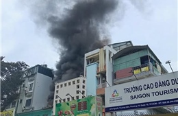 TP Hồ Chí Minh: Cháy nhà 3 tầng, giải cứu cụ bà ra ngoài an toàn