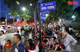 Người dân đổ về Ba Đình, quyết chờ 2 đêm để được tận mắt xem diễu binh 2/9