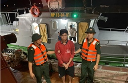 Bắt giữ đối tượng truy nã lẩn trốn trên tàu cá tại vùng biển phía Nam