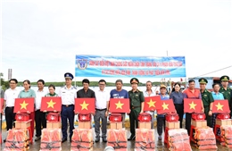Bộ Tư lệnh Vùng Cảnh sát biển 3 đồng hành cùng ngư dân xã đảo Thạnh An