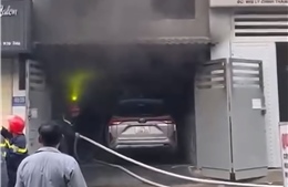 TP Hồ Chí Minh: Cháy nhà cao tầng, 6 người được giải cứu an toàn