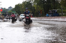 TP Hồ Chí Minh: Đường Nguyễn Xiển chi chít ổ gà, người dân khốn khổ