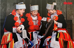 Khai mạc triển lãm ảnh nghệ thuật &#39;Sắc màu cuộc sống các dân tộc Việt Nam&#39;