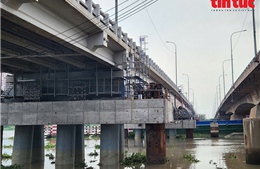Cầu Bình Phước 1 đã được nâng cao gần 20cm bằng công nghệ kích thủy lực