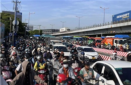 TP Hồ Chí Minh: Ùn tắc giao thông nghiêm trọng tại ngã 4 Thủ Đức