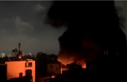 TP Hồ Chí Minh: Cháy lớn kho chứa bao bì nhựa, khói đen bao trùm khu dân cư