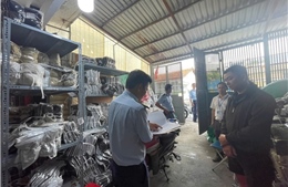 TP Hồ Chí Minh: Tạm giữ 1.500 áo khoác không rõ nguồn gốc được rao bán trên mạng xã hội