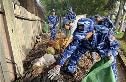 Cảnh sát biển 3 cùng 500 tình nguyện viên tham gia làm sạch môi trường