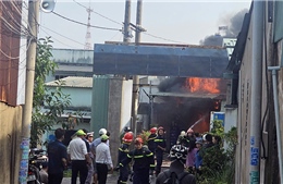 TP Hồ Chí Minh: Cháy kho phụ tùng máy lạnh rộng hơn 300m2 trong khu dân cư