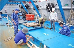 Bắt giữ tàu cá chở khoảng 100.000 lít dầu DO không rõ nguồn gốc