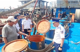 Cảnh sát biển Vùng 3 bắt giữ tàu chở hơn 230.000 lít dầu DO trái phép