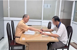 Tài xế xe buýt vượt đèn đỏ bị phạt gần 20 triệu đồng