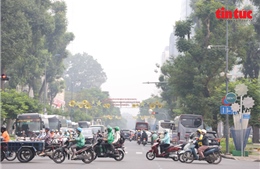 Sương mù đục ngầu bao phủ nhiều tuyến đường trung tâm TP Hồ Chí Minh