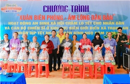 ‘Xuân Biên phòng - Ấm lòng dân bản’ mang Tết ấm đến xã đảo Thạnh An