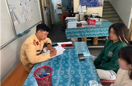 Từ clip buông tay lái trên mạng xã hội, người điều khiển bị CSGT tịch thu xe