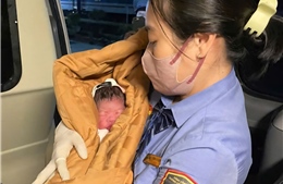 Tiếp viên tàu SE4 hỗ trợ sản phụ sinh con an toàn trên tàu ra Hà Nội