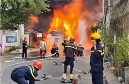 TP Hồ Chí Minh: Xe bồn cháy dữ dội ở Nhà Bè, cột khói đen bốc cao hàng chục mét