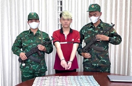 Thưởng nóng đơn vị chủ công triệt phá đường dây làm tiền giả 