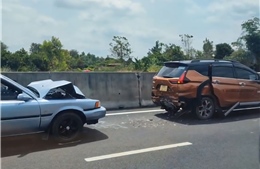 Tai nạn liên hoàn 7 ô tô trên cao tốc Dầu Giây - Phan Thiết, giao thông ùn ứ kéo dài