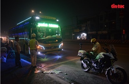 Theo chân CSGT TP Hồ Chí Minh xử lý xe khách vi phạm tại cửa ngõ Tây Bắc