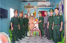 'Tết Quân - Dân' mang xuân ấm đến với người dân xã đảo Thạnh An