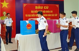 Cán bộ, chiến sĩ Vùng Cảnh sát biển 3 tham gia ngày hội toàn dân