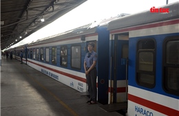 Sà lan đâm cầu Ghềnh làm tuyến đường sắt Bắc - Nam qua khu vực Biên Hòa tê liệt