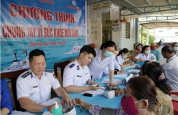 Cảnh sát biển đồng hành cùng ngư dân tỉnh Đồng Tháp