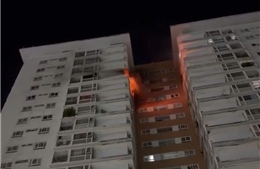 Cháy căn hộ chung cư tại TP Hồ Chí Minh, cư dân hoảng sợ tháo chạy