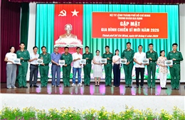 Thắt chặt tình quân dân qua gặp mặt gia đình chiến sĩ mới