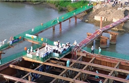 TP Hồ Chí Minh: Cầu đi bộ qua sông Sài Gòn tăng tốc về đích dịp 2/9